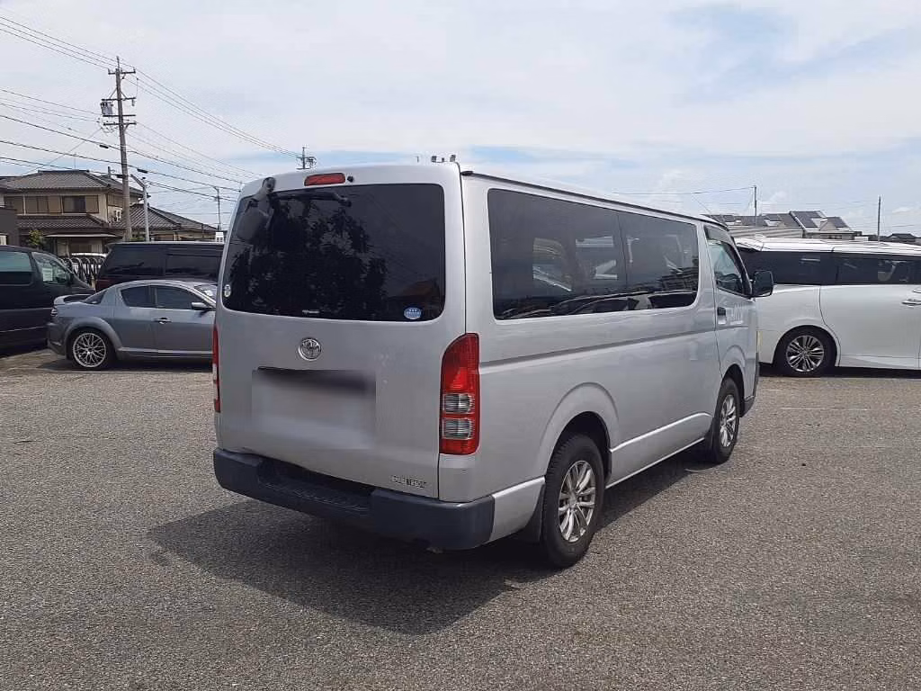 TOYOTA REGIUS ACE