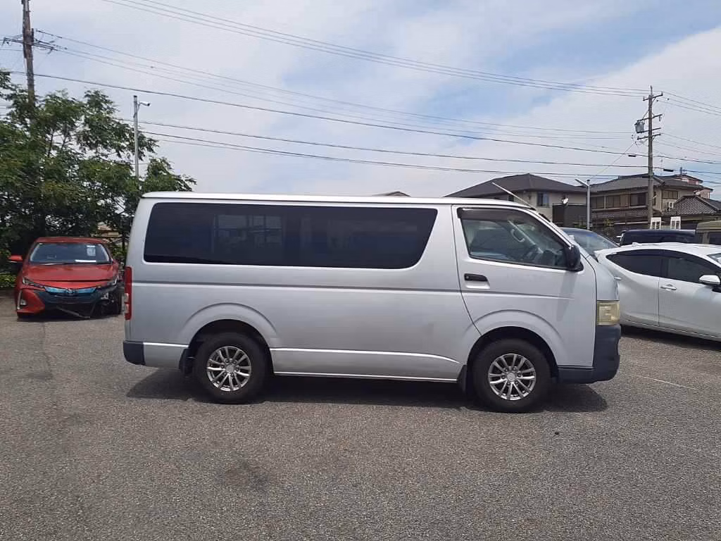 TOYOTA REGIUS ACE