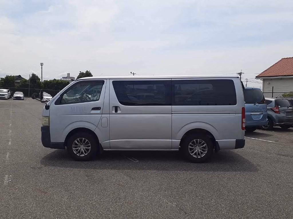 TOYOTA REGIUS ACE