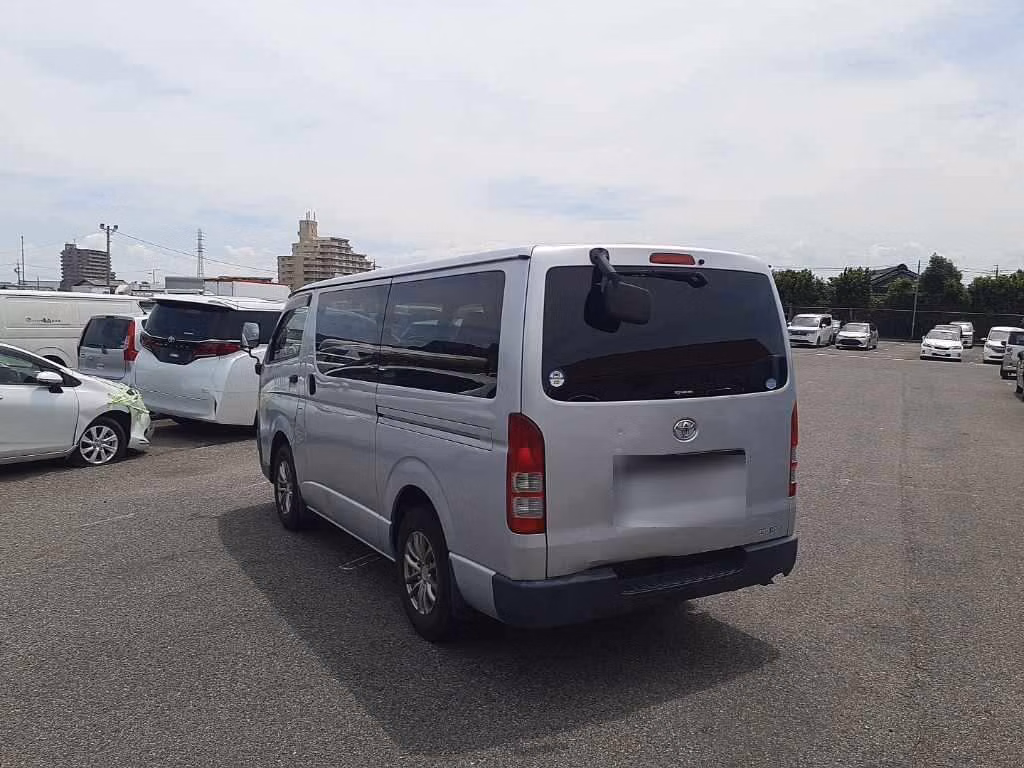 TOYOTA REGIUS ACE