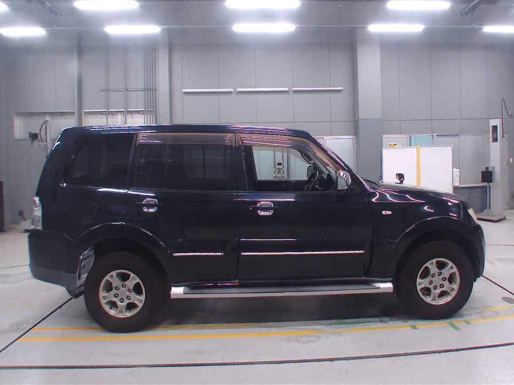 MITSUBISHI PAJERO