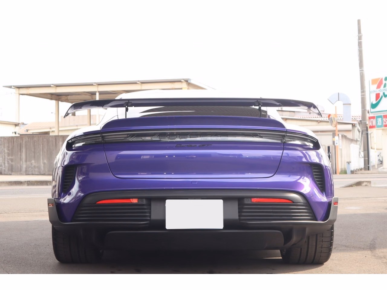 PORSCHE TAYCAN