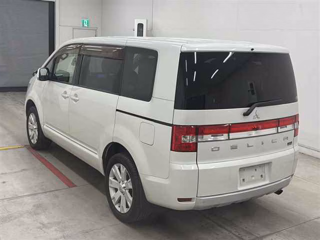 MITSUBISHI DELICA D:5