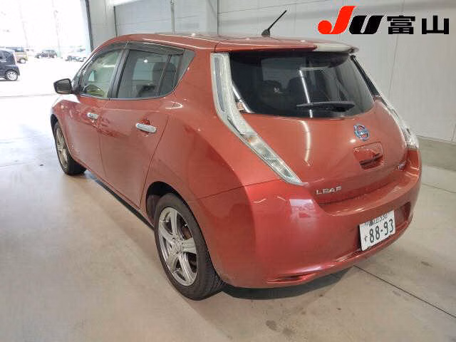 NISSAN LEAF