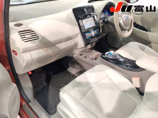 NISSAN LEAF