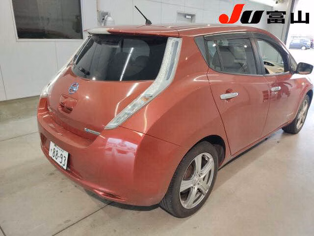 NISSAN LEAF