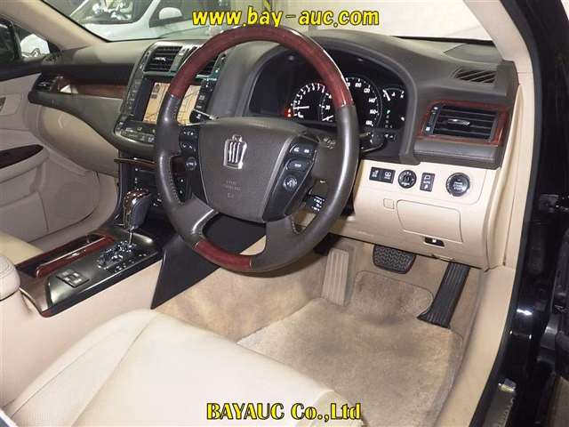 TOYOTA CROWN