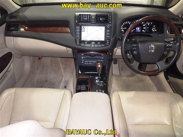 TOYOTA CROWN