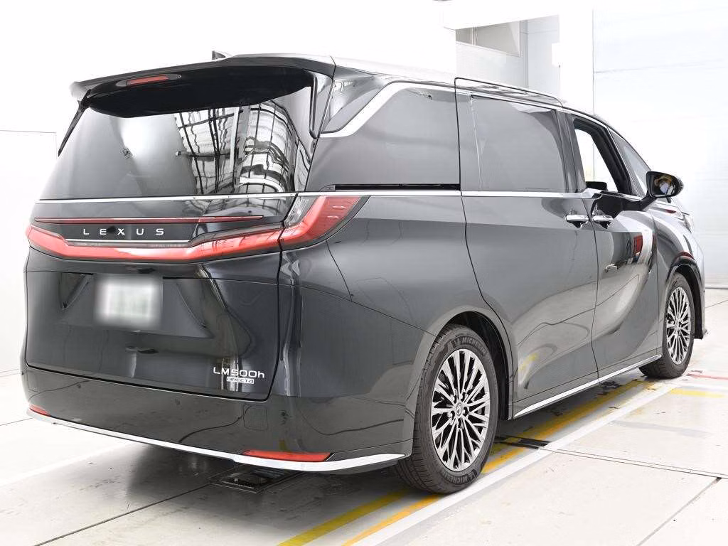LEXUS LM500H