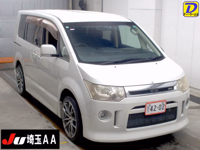MITSUBISHI DELICA D:5