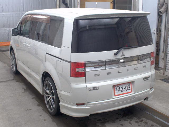 MITSUBISHI DELICA D:5