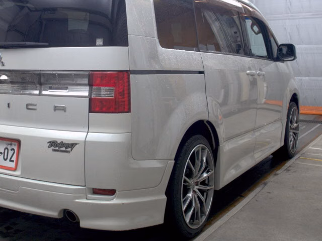 MITSUBISHI DELICA D:5