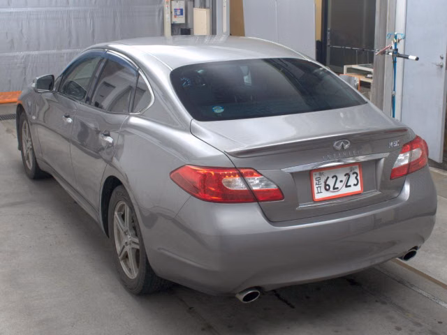 NISSAN FUGA