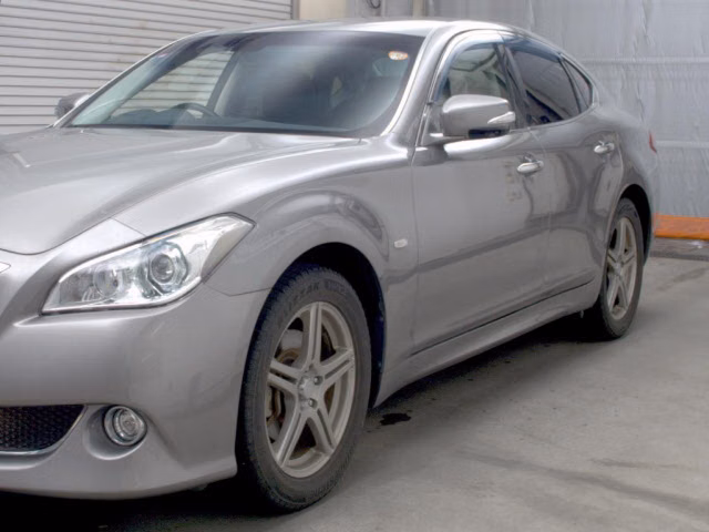 NISSAN FUGA