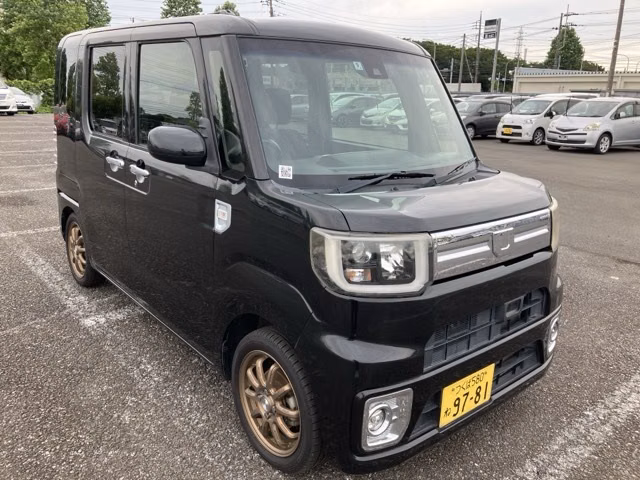 DAIHATSU WAKE