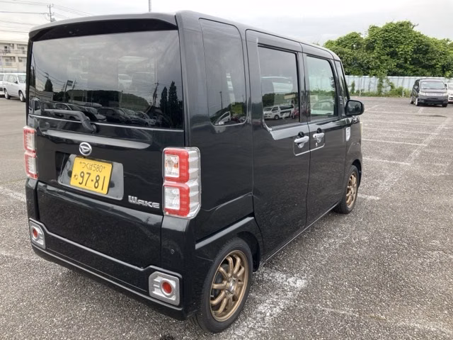 DAIHATSU WAKE