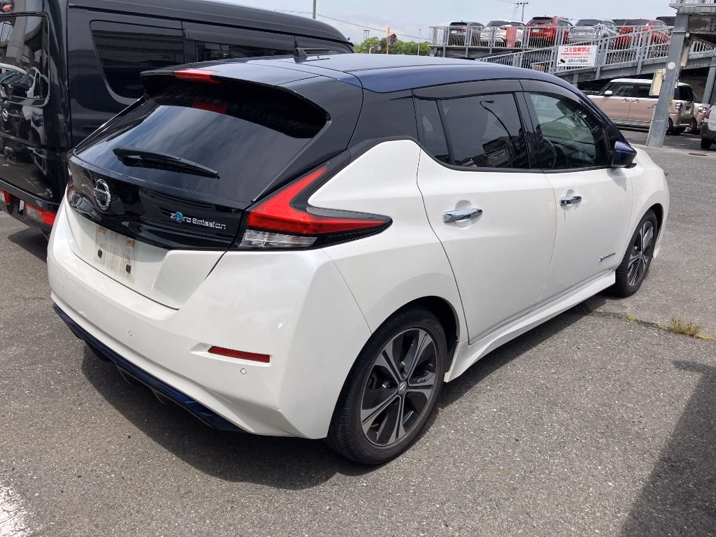 NISSAN LEAF