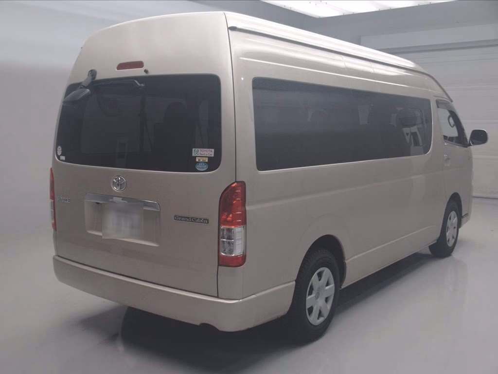 TOYOTA HIACE