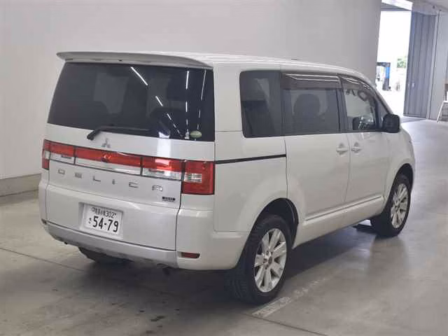 MITSUBISHI DELICA D:5