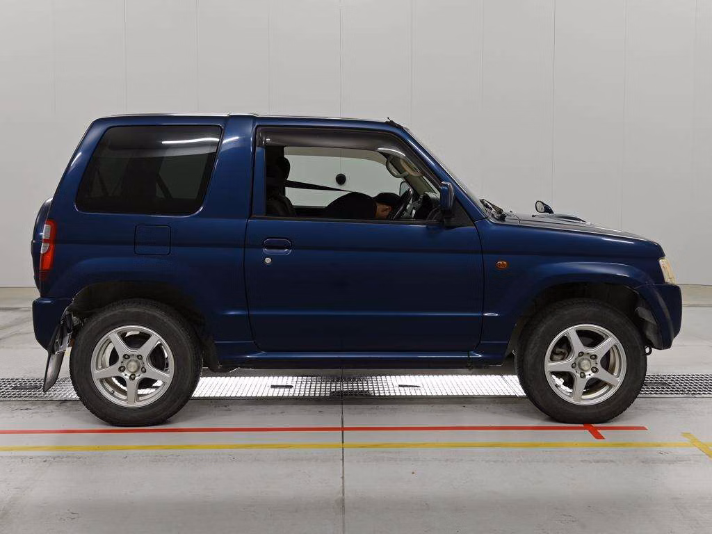 MITSUBISHI PAJERO MINI