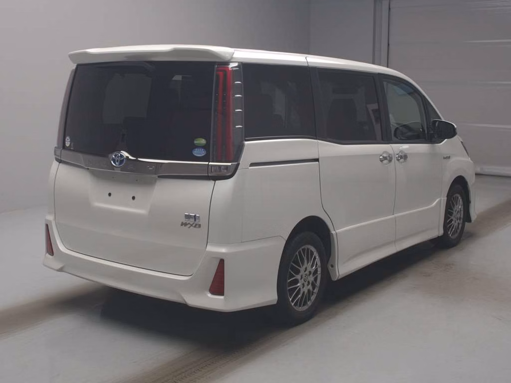 TOYOTA NOAH