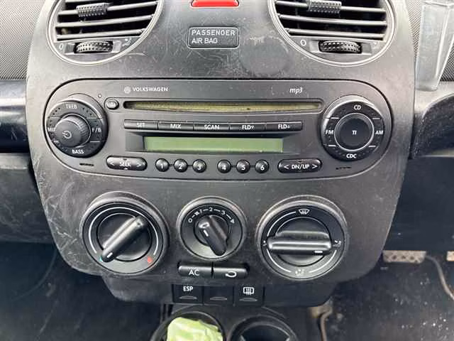 VOLKSWAGEN BEETLE