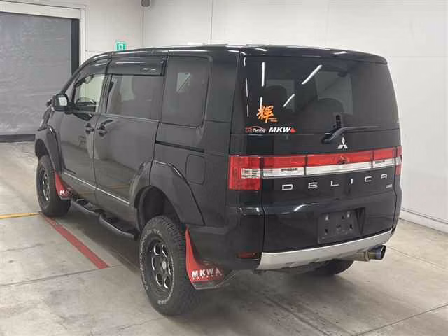 MITSUBISHI DELICA D:5