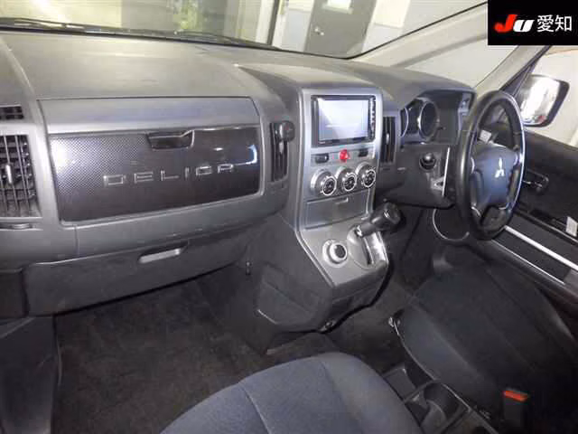 MITSUBISHI DELICA D:5