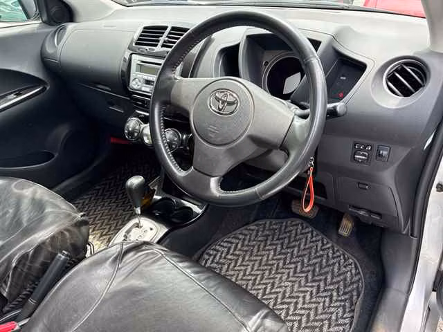 TOYOTA IST