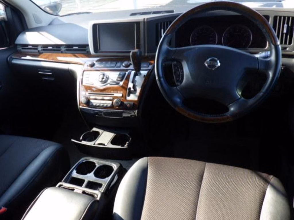 NISSAN ELGRAND