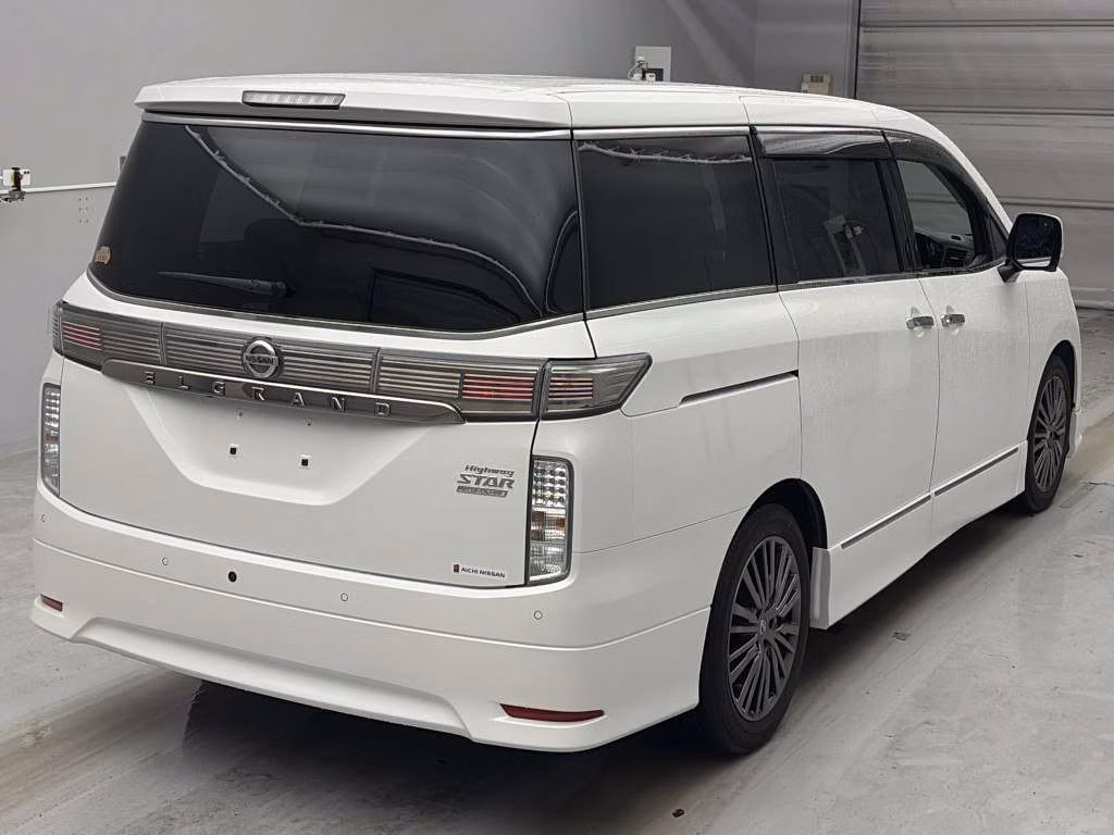 NISSAN ELGRAND