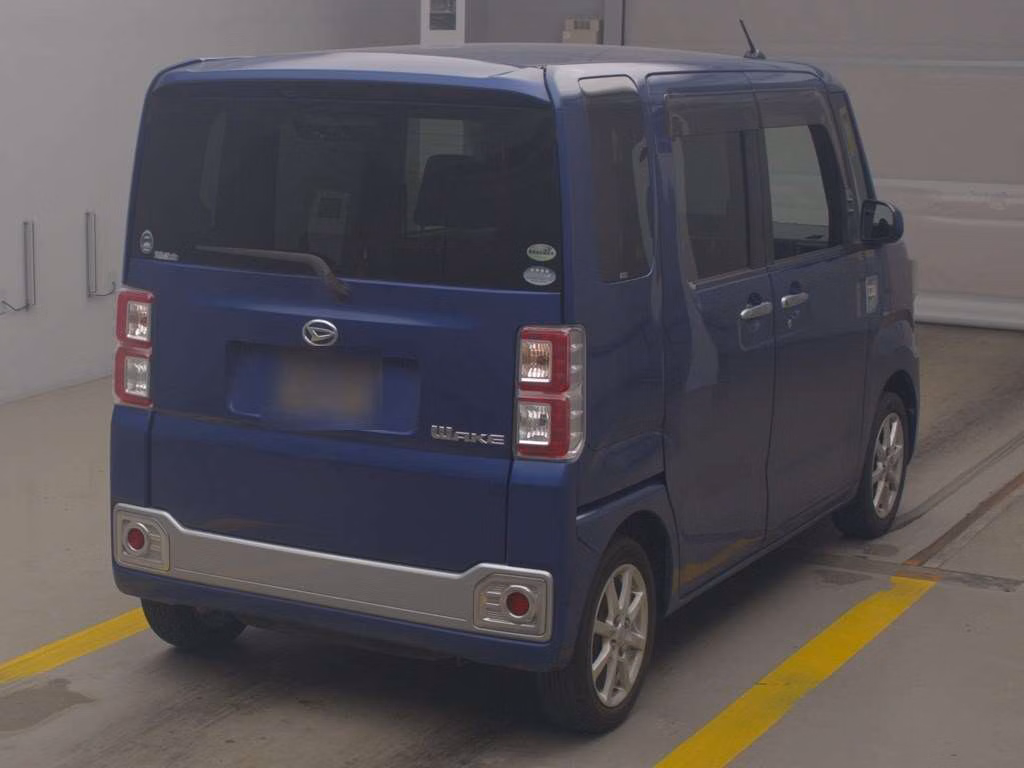 DAIHATSU WAKE