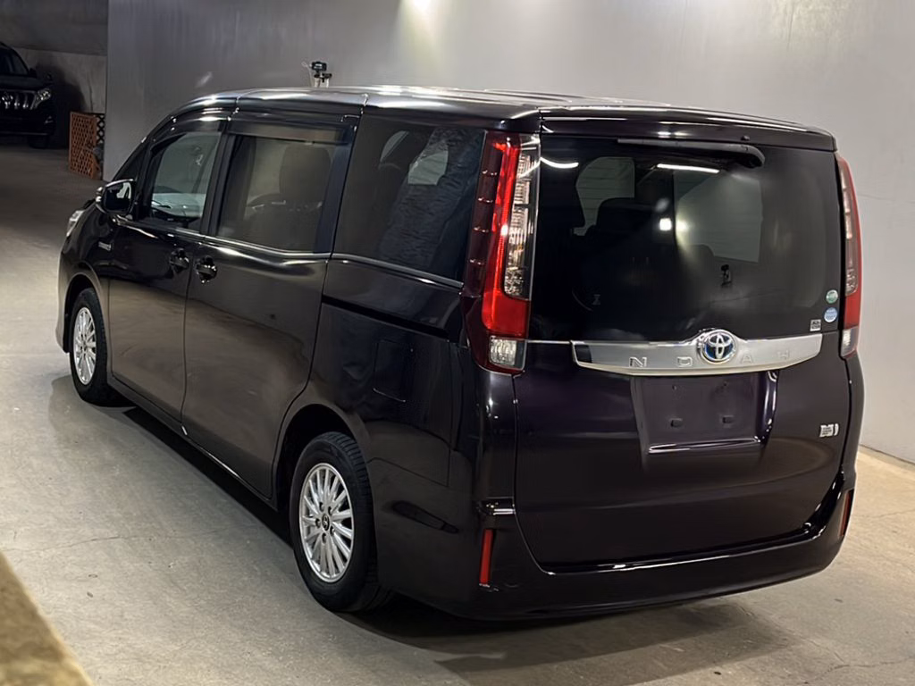 TOYOTA NOAH