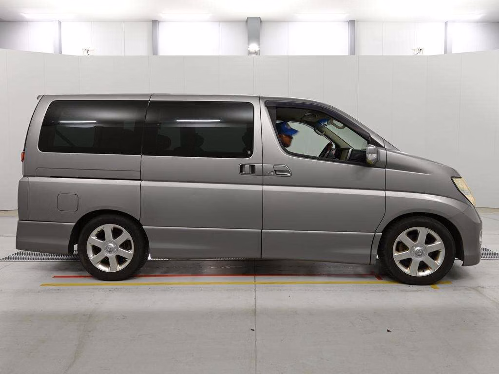 NISSAN ELGRAND