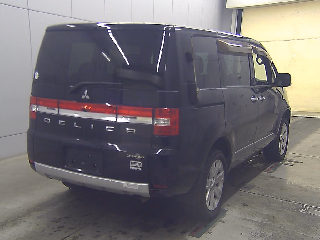 MITSUBISHI DELICA D:5