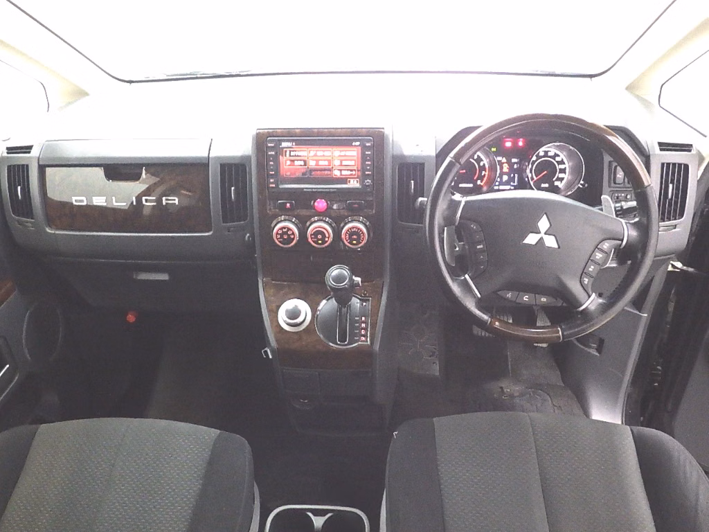 MITSUBISHI DELICA D:5
