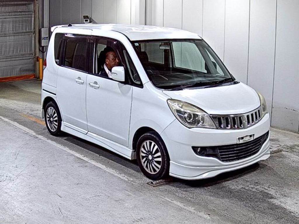 MITSUBISHI DELICA D:2