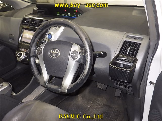 TOYOTA PRIUS ALPHA
