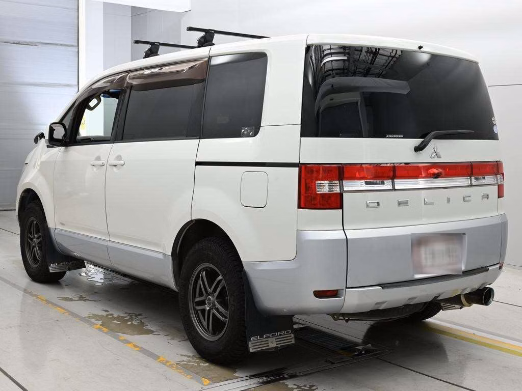 MITSUBISHI DELICA D:5