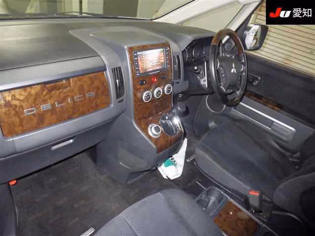 MITSUBISHI DELICA D:5
