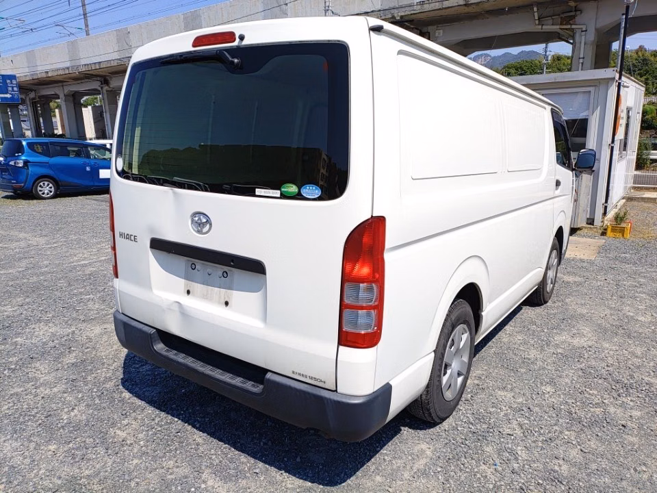 TOYOTA REGIUS ACE