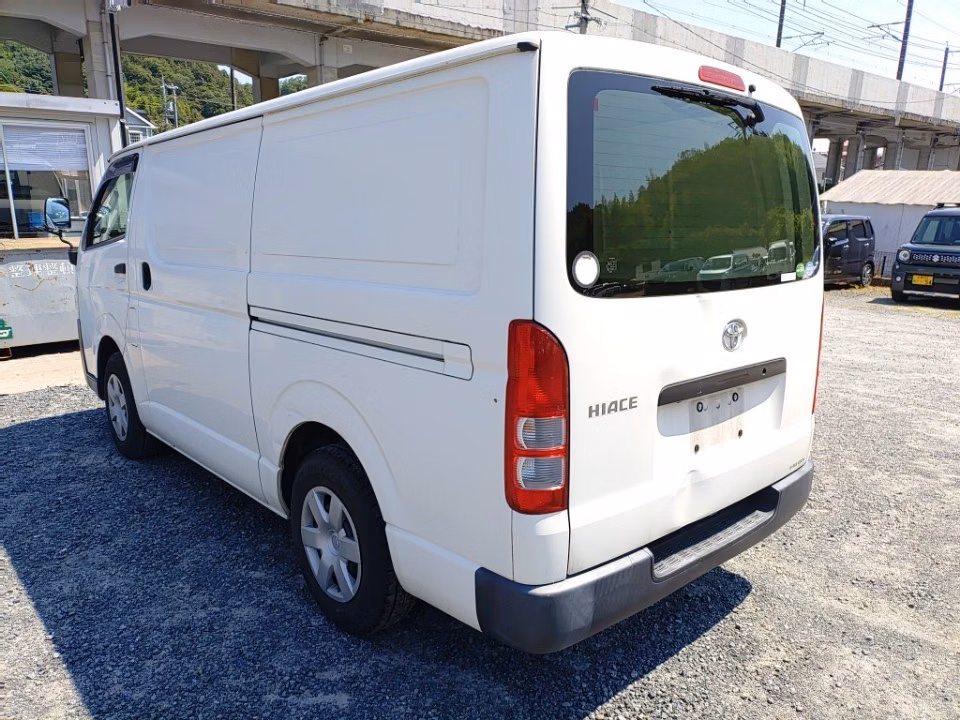 TOYOTA REGIUS ACE