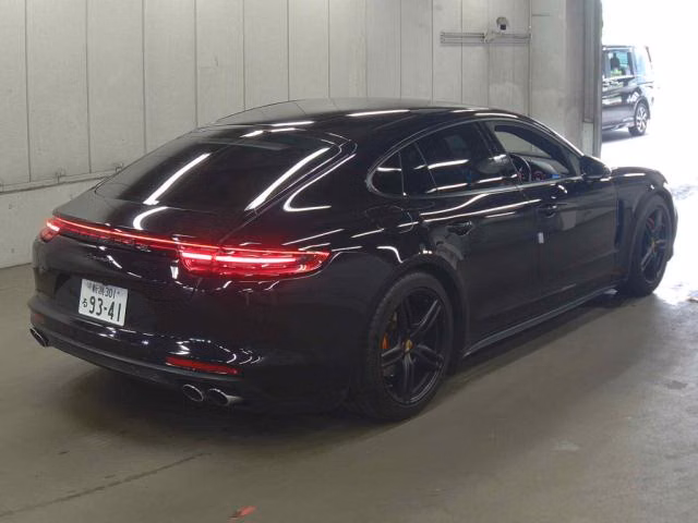 PORSCHE PANAMERA