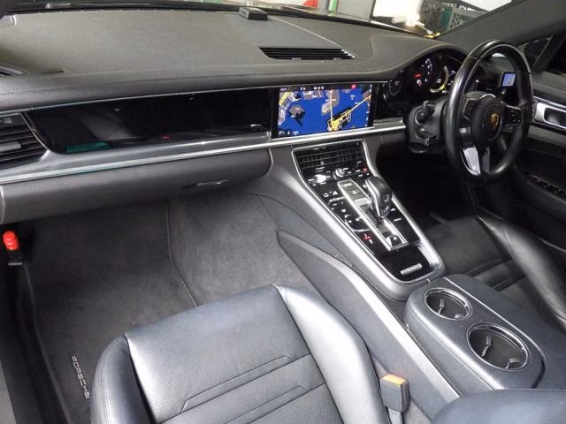 PORSCHE PANAMERA