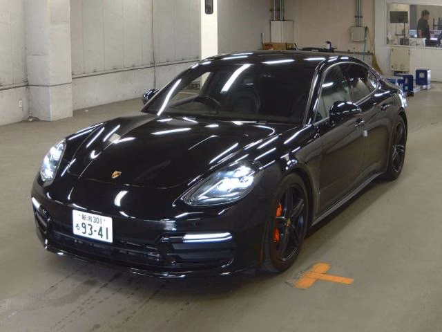 PORSCHE PANAMERA