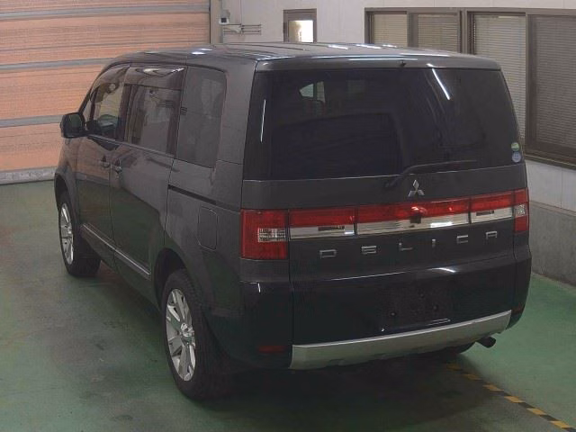 MITSUBISHI DELICA D:5