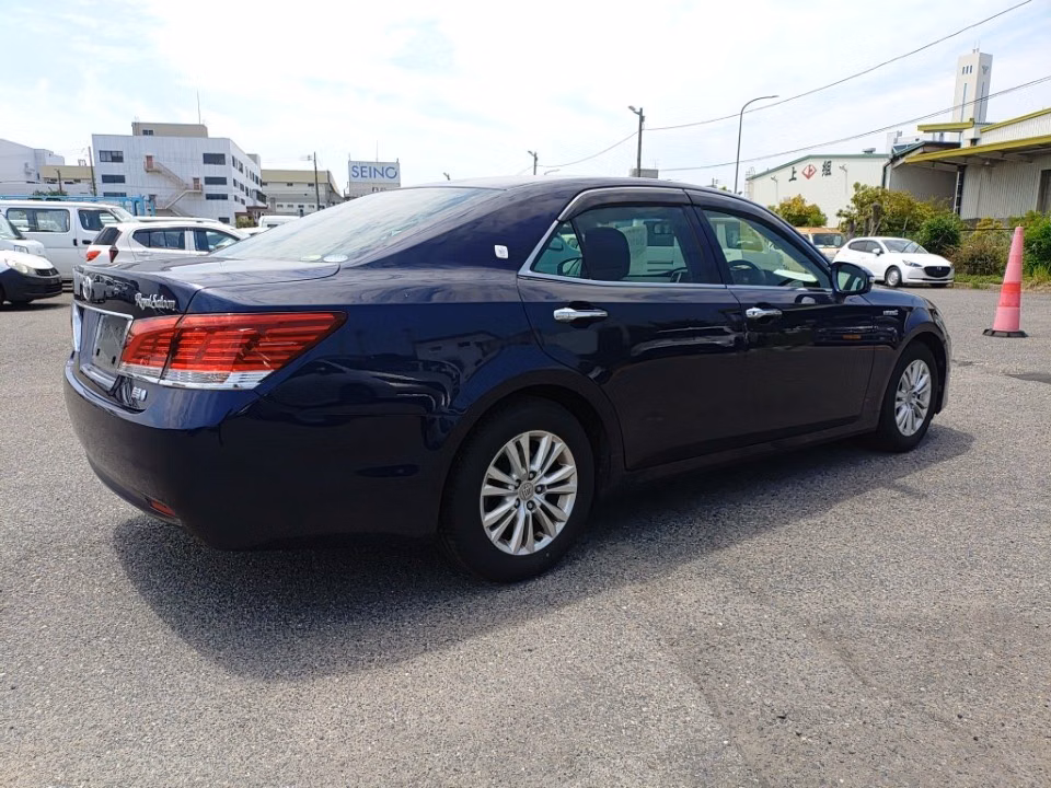 TOYOTA CROWN