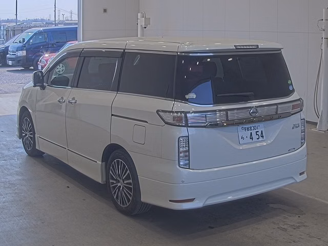 NISSAN ELGRAND