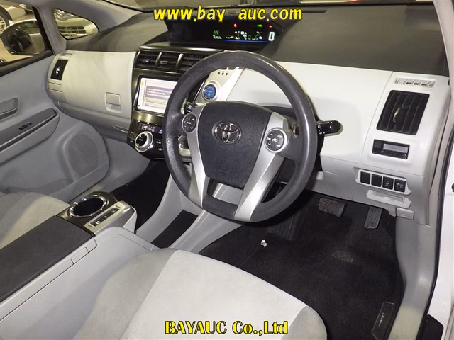TOYOTA PRIUS ALPHA