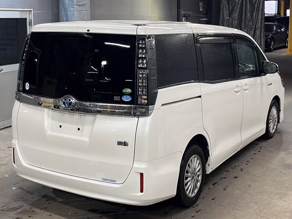 TOYOTA VOXY